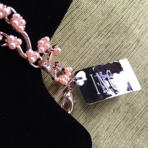 NWT Stunning Pearl Vine Pattern Necklace - Picture 3 of 3